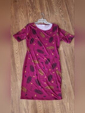 Women’s Berry Feather Print Short Sleeve Dress
